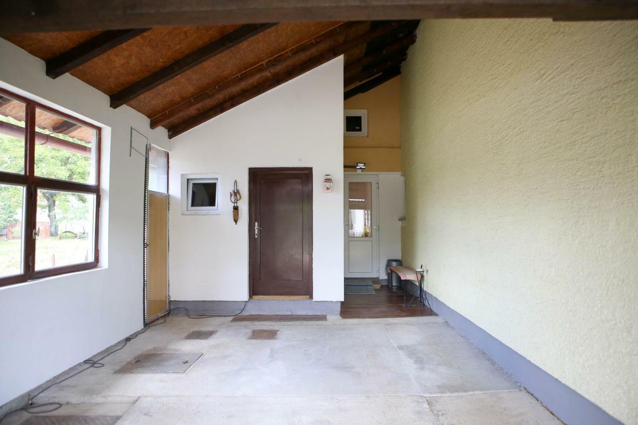 Studio Apartman Krosna Perusic Exterior photo
